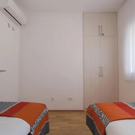 Awesome In Okrug Gornji Apartman
