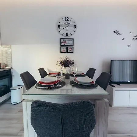Awesome Apartment In Okrug Gornji Appartement *