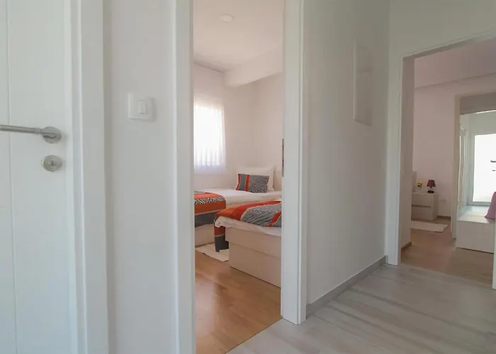 Awesome Apartment In Okrug Gornji Appartement