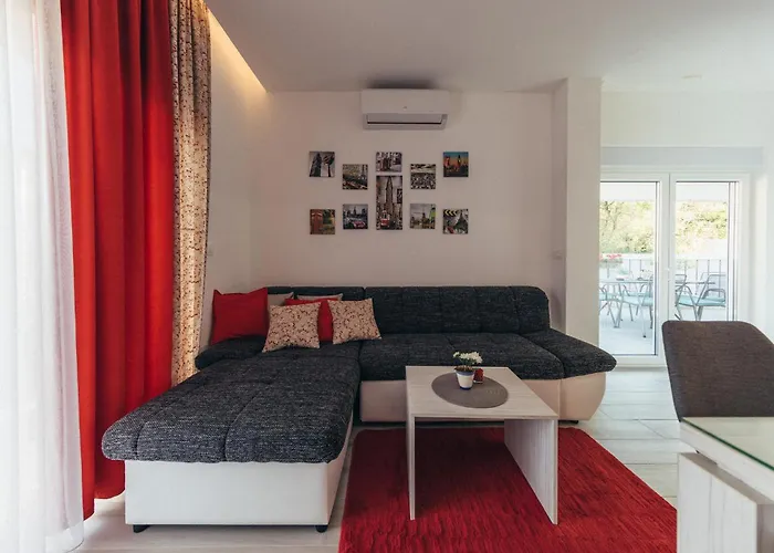 Awesome Apartment In Okrug Gornji * Trogir