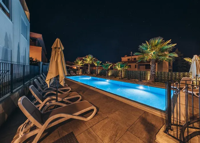 Awesome Apartment In Okrug Gornji Appartement *