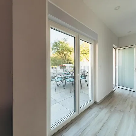 Apartamento In Okrug Gornji